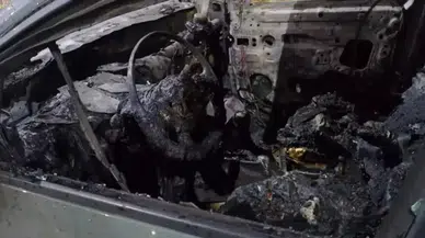 TEM Otoyolu'nda yanan otomobil hurdaya döndü