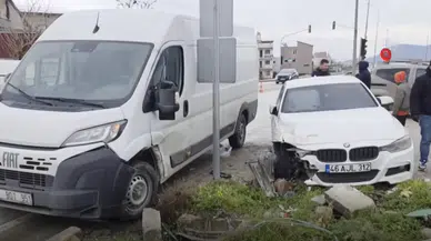 Hatay Hassa trafik kazası: BMW airbag’i sürücünün elini yaktı
