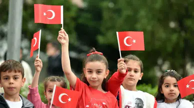 Okullar ikinci döneme 'Bayrak Sevgisi' temasıyla başlayacak