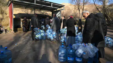 Ankara’da su sıkıntısı büyüyor: Vatandaş çeşme başında uzun kuyruklar oluşturdu