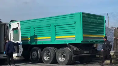 Başakşehir'de aracını tamir etmek isteyen şoför kabinin altında kalarak vefat etti