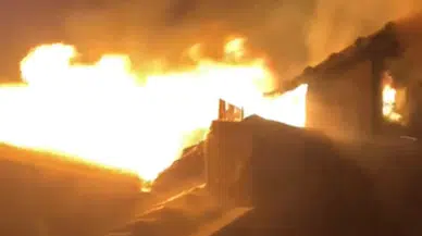 Balıkesir'de yangın: Bacada başladı, çatıya sıçradı!