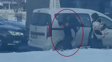 Diyarbakır'da bir vatandaş, trafik nedeniyle hastasını sırtında taşıdı