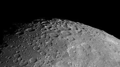 Çinli bilim insanları Ay'da daha önce rastlanılmamış madde tespit etti!