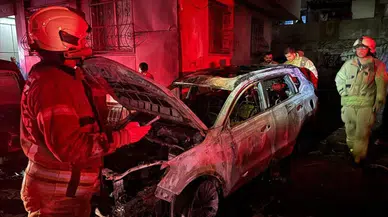 Beşiktaş'ta park halindeki 4 araçta yangın çıktı