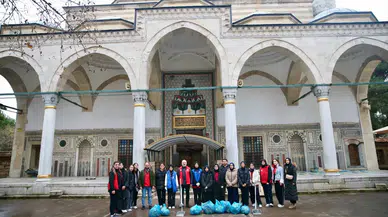 Gebze’de gençlerden tarihi camiye anlamlı temizlik