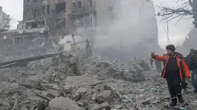 Rusya Harkiv'de binayı füzeyle vurdu: Çok sayıda yaralı var