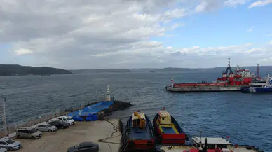 Çanakkale Boğazı fırtına nedeniyle gemi trafiğine kapatıldı