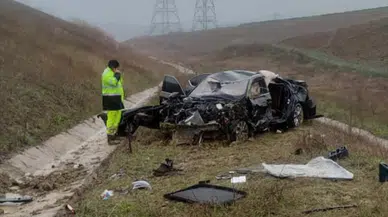 Çanakkale'de cenazeye giden otomobil şarampole devrildi : 5 kişi yaralandı