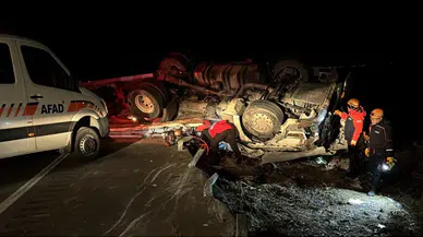 Aksaray'da tır devrildi: Sürücü hayatını kaybetti