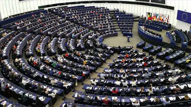 AB ile ABD arasındaki ticaret anlaşmasının onay süreci askıya alındı