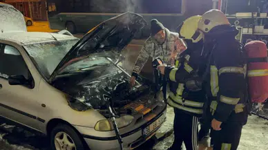 Kayseri'de tamirden çıkarılan otomobil alev alev yandı