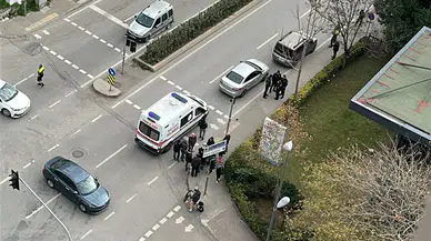 Kartal'da karşıya geçmek isteyen iki kadına araba çarptı: Sürücü darp edildi