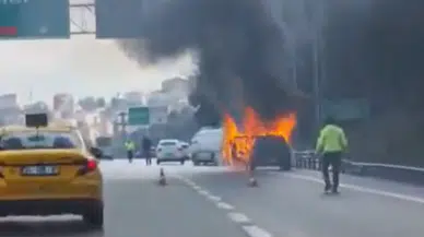 TEM Otoyolu’nda korkutan yangın: FSM Köprüsü girişinde araç alev alev yandı!