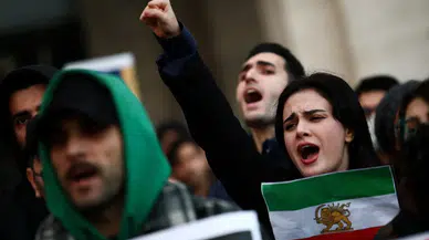 İran'da protestolarda ölü sayısı 2 bin 677'ye yükseldi!