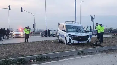 Adana'da polisten kaçan otomobil ile polis aracı çarpıştı: 3 polis memuru yaralandı