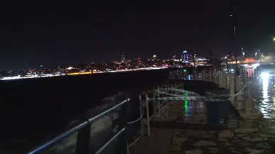 Üsküdar sahilinde dev dalgalar oluştu! Salacak yürüyüş yolu kapatıldı