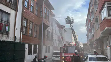 Fatih Karagümrük'te binada yangın paniği!