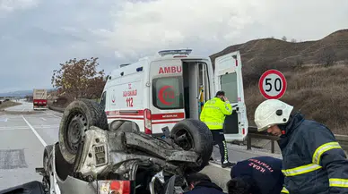 Çankırı'da otomobil ve tır çarpıştı: 1'i bebek 4 kişi yaralandı