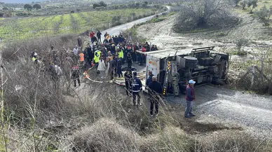 Aydın Kuşadası'nda şarampole devrilen kamyondaki 1 kişi öldü, 2 kişi yaralandı