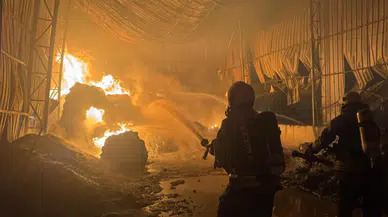 Kocaeli'de atık naylon deposunda yangın çıktı