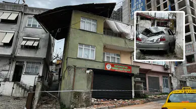 Gaziosmanpaşa'da lodos nedeniyle bir binanın çatısı uçtu