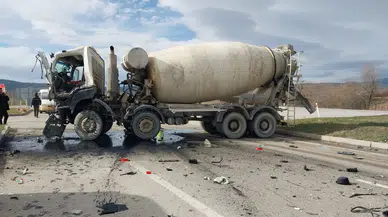 Kütahya'da feci kaza: Beton mikserleri çarpıştı, 2 yaralı!