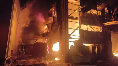 Antakya’da mobilya sanayi sitesinde sünger yangını alarmı