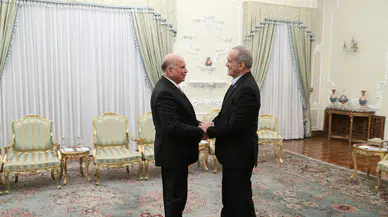 İran Cumhurbaşkanı Pezeşkiyan, Irak Dışişleri Bakanı Hüseyin'i kabul etti