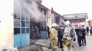 Silivri'de kaporta dükkanda yangın: 2 otomobil zarar gördü