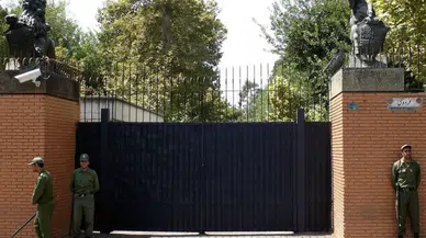 İngiltere'den kritik karar: Tahran Büyükelçiliğini kapattı