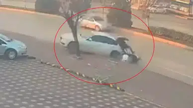 Bursa'da otomobil önce motosiklete ardından da yol kenarındaki ağaca çarptı