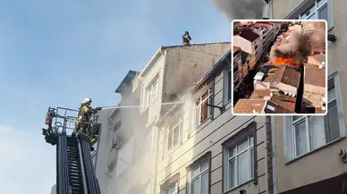 Küçükçekmece'de 3 katlı bir binanın çatı katında yangın