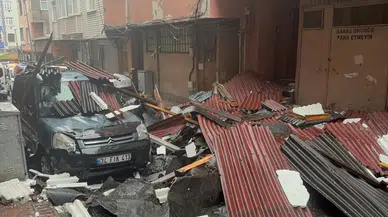 İstanbul'da şiddetli rüzgar: Çatılar uçtu, araçlar hasar gördü!