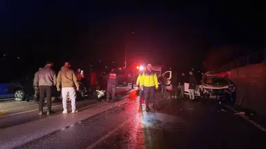 İzmir'de kaza: Araçlar yoldan savruldu, 6 kişi yaralandı!