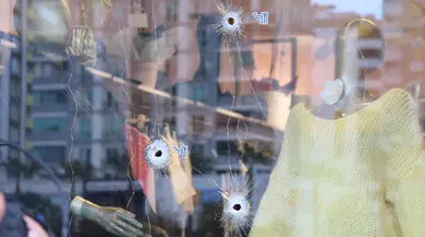 Adana'da kadın giyim mağazası kurşunlandı! 'Canımdan endişeliyim, korkuyorum'