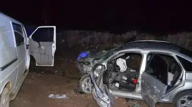 Aksaray'da minibüs ile otomobil çarpıştı: 2'si ağır 6 yaralı