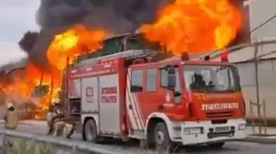 Esenyurt'ta zincir market deposunda yangın çıktı!