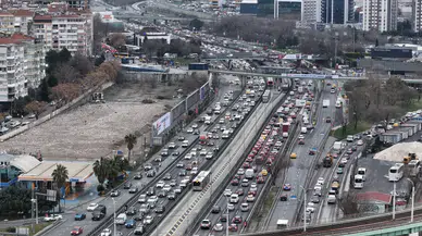 İstanbul'da trafik yoğunluğu yüzde 85 oldu!