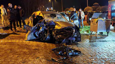 Bursa'da feci kaza! İki araç kafa kafaya çarpıştı, 3 ağır yaralı