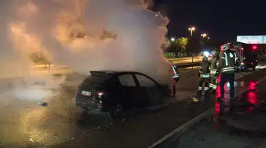 Maltepe'de seyir halindeki araç alev aldı