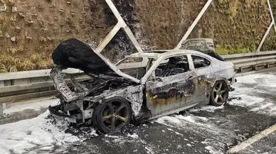 Fatih’te otomobil alev alev yandı: Kennedy Caddesi’nde korkutan anlar!