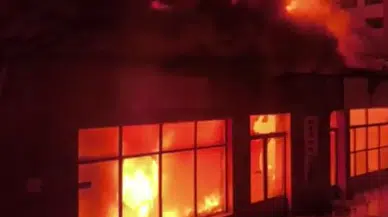 Ankara'da ahşap evde yangın çıktı: Yangının sıçradığı 6 ev kullanılamaz hale geldi