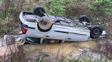 Arnavutköy'de feci kaza: Otomobil su kanalına uçtu, sürücü yaralandı