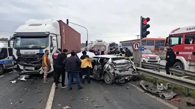 Tekirdağ Çerkezköy’de tır otomobile arkadan çarptı : 3 yaralı