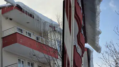 Adıyaman'da çatılarda buz sarkıtları oluştu, vatandaşlar zor anlar yaşadı