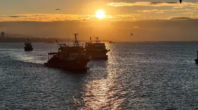 İstanbul'da fırtına dindi, tekneler Boğaz'a açıldı!