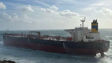 Bozcaada'da fırtına dehşeti: 249 metrelik dev tanker karaya oturdu!