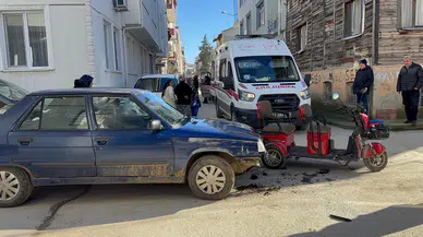 Edirne Mithatpaşa’da trafik kazası: Elektrikli motosiklet devrildi, 1'i kadın 3 yaralı