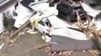 Kocaeli’de fırtına felaketi: Bir mahallede 186 evin çatısı uçtu!